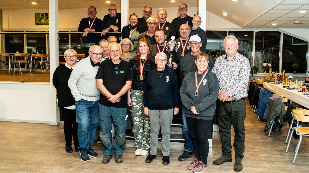 Holdmesterskabet i DASU Classic Regularity gik igen i år til Sports Motor Klubben Gladsaxe, som er den klub der stiller med flest deltagere i mesterskaberne på tværs af de fire klasser.
(Foto: Viggo Johansen, rallypics.dk)
